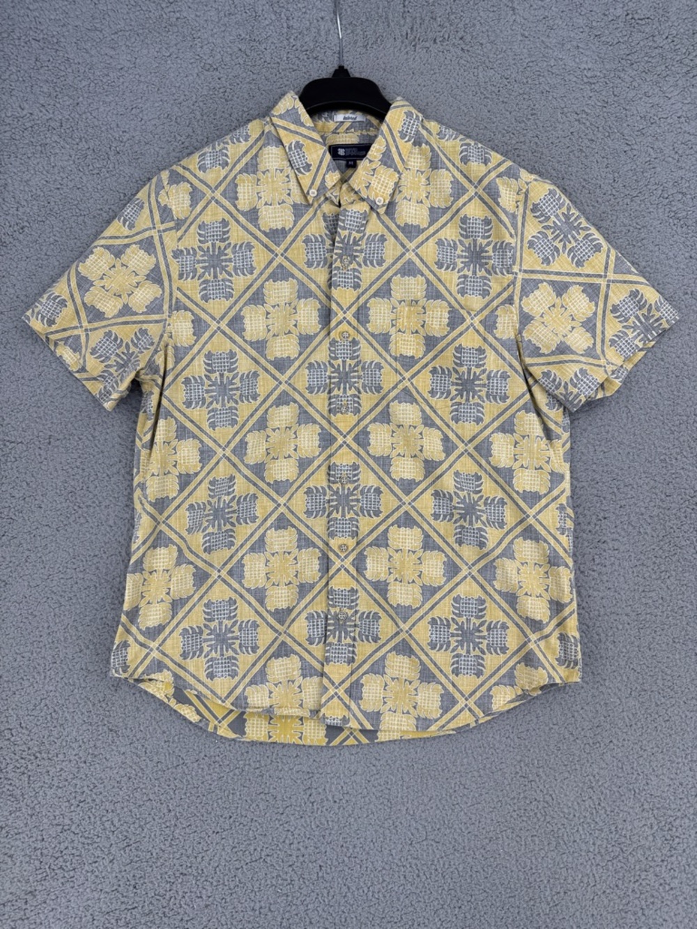 reyn spooner Men’s medium short sleeve button down shirt Yellow & Gray Diamond